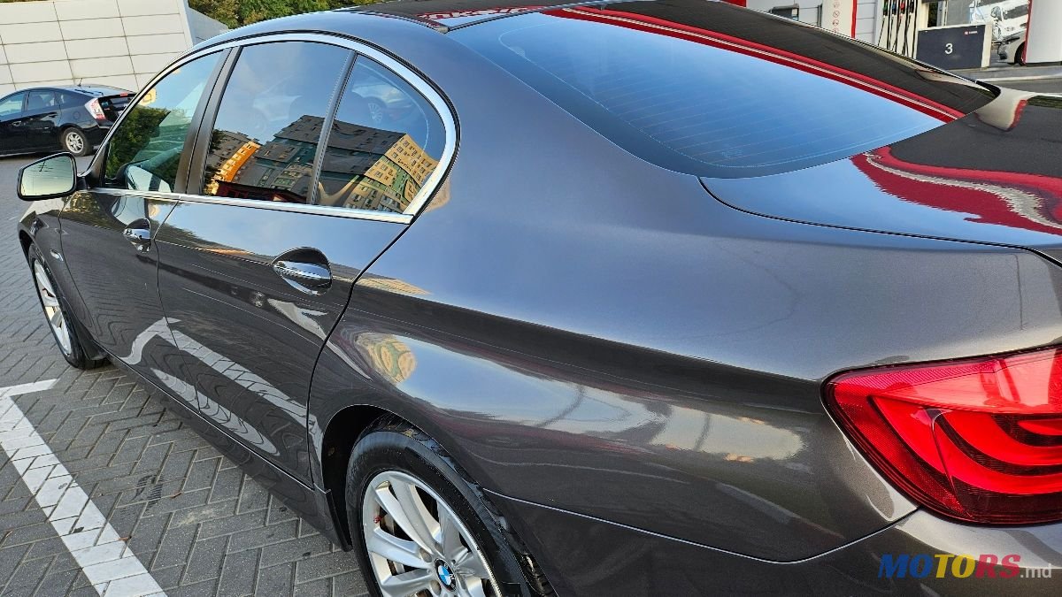 2011' BMW 5 Series photo #4