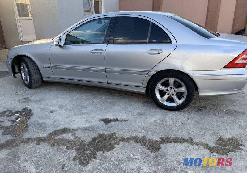 2005' Mercedes-Benz C photo #1