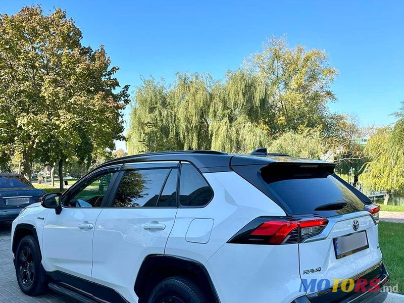 2020' Toyota RAV4 photo #3