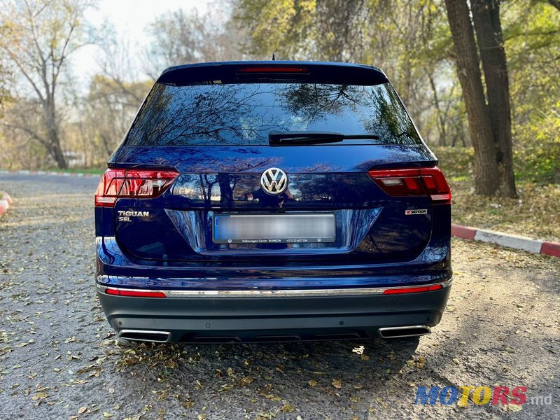 2020' Volkswagen Tiguan photo #5