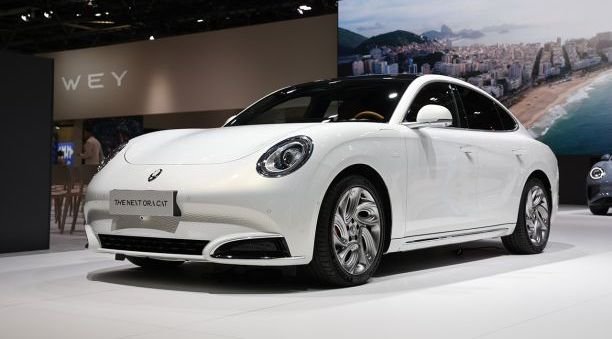 В Париже дебютировал китайский клон Porsche Panamera