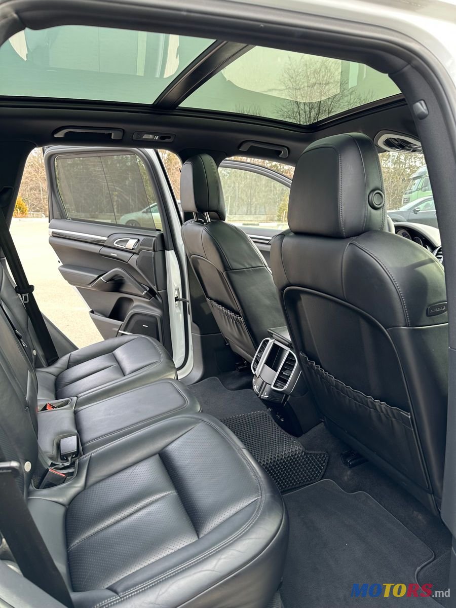 2016' Porsche Cayenne photo #6