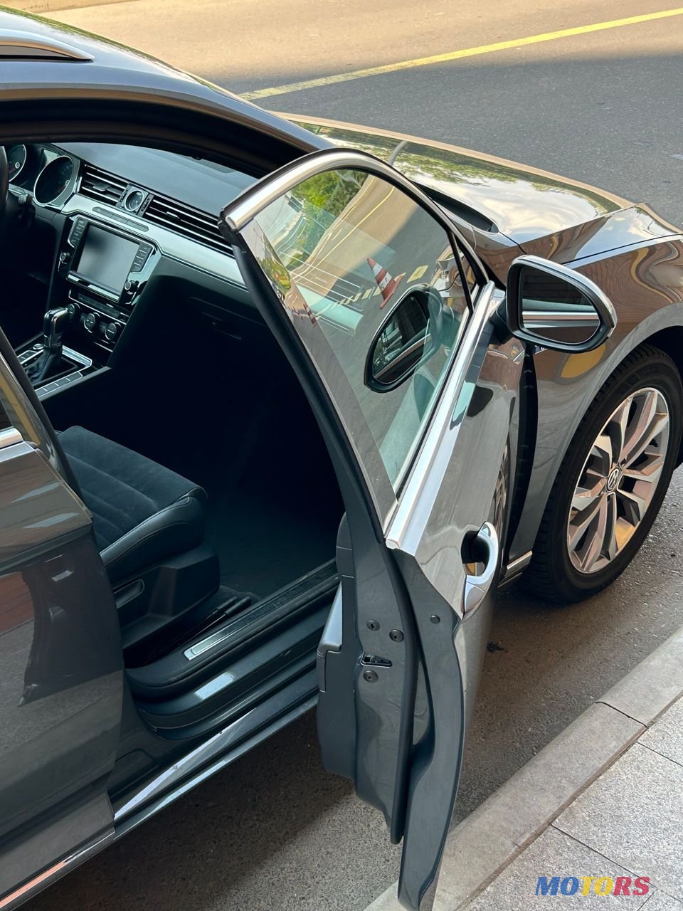 2016' Volkswagen Passat photo #4