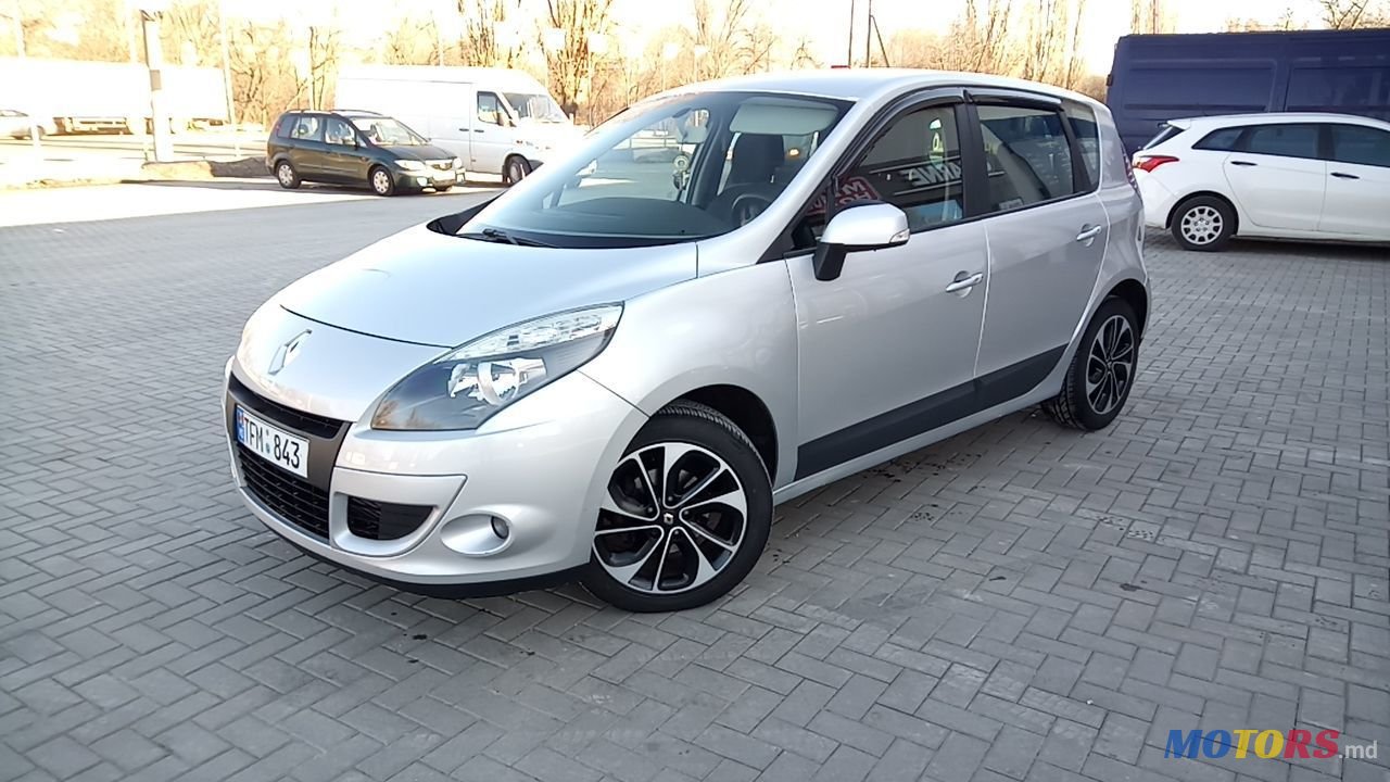 2011' Renault Scenic photo #1