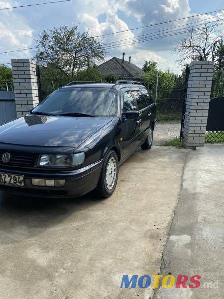 2009' Volkswagen Passat photo #1