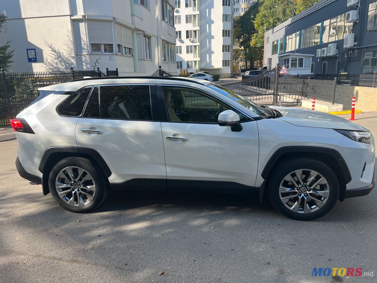 2021' Toyota RAV4 photo #5