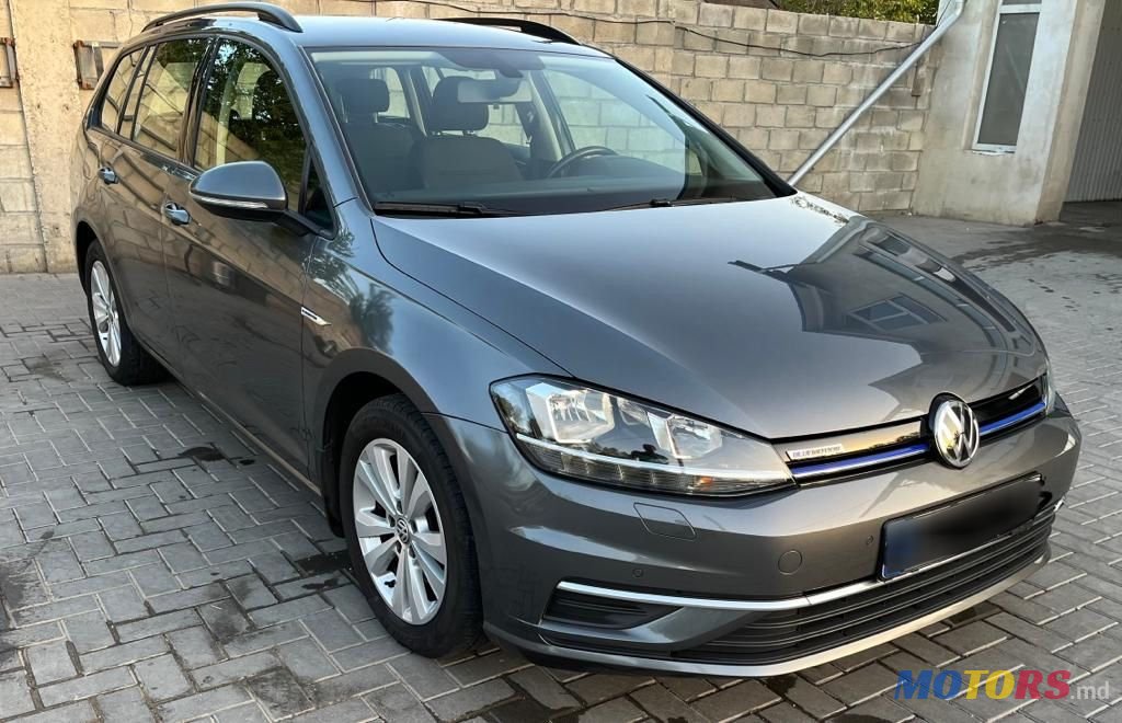 2019' Volkswagen Golf photo #3