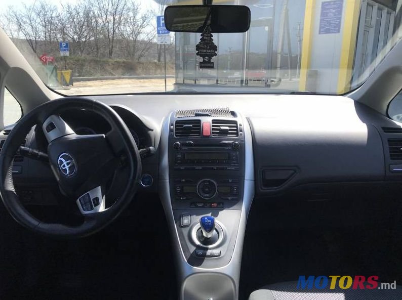 2011' Toyota Auris photo #3