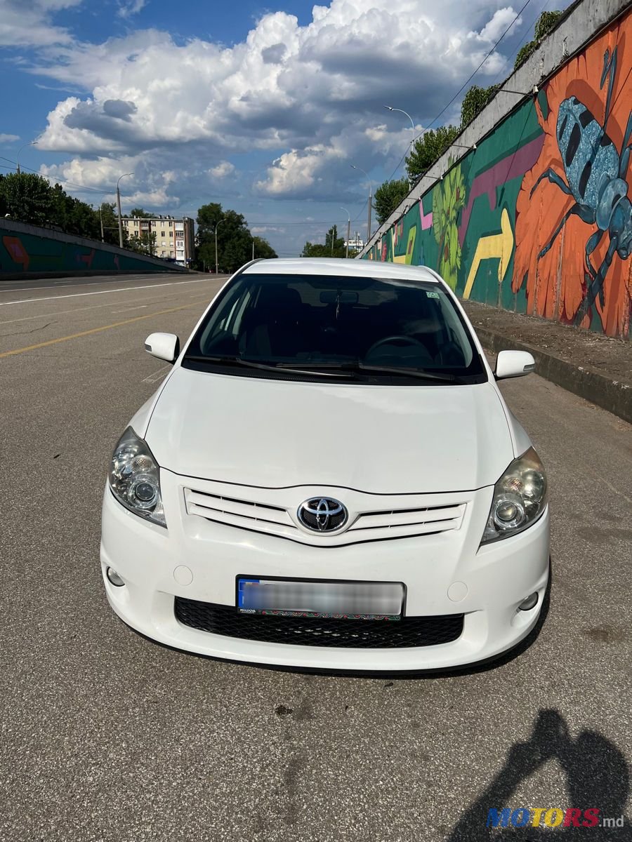2010' Toyota Auris photo #1