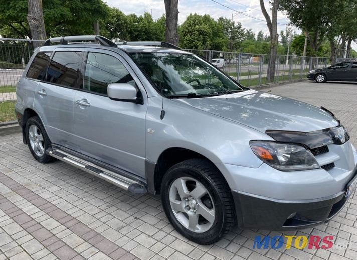2004' Mitsubishi Outlander photo #5