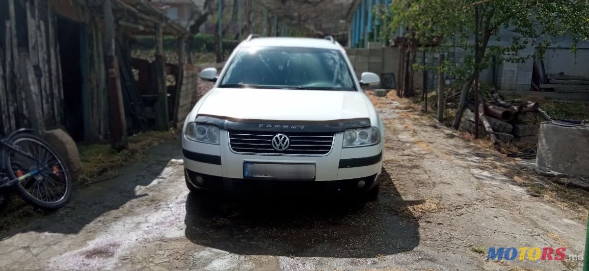 2004' Volkswagen Passat photo #1