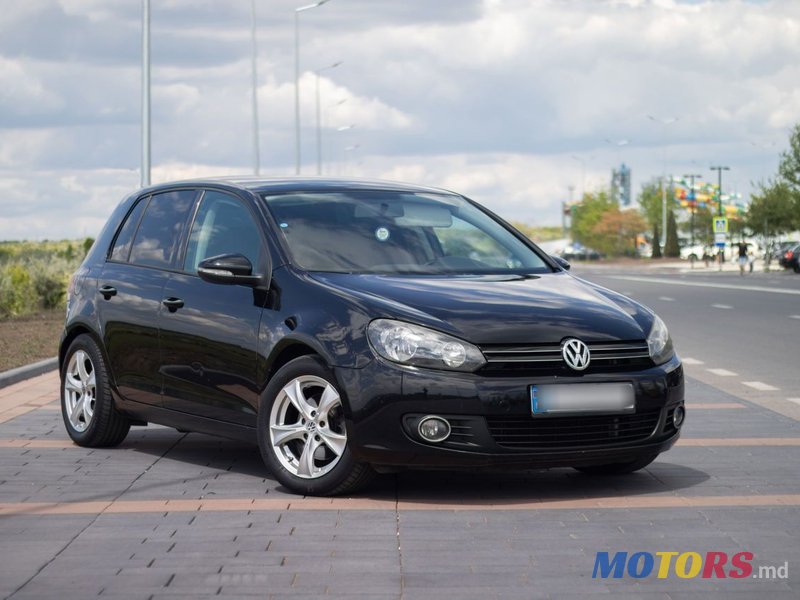 2009' Volkswagen Golf photo #2