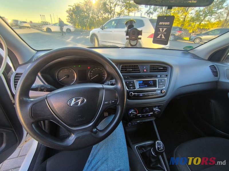 2015' Hyundai i20 photo #2