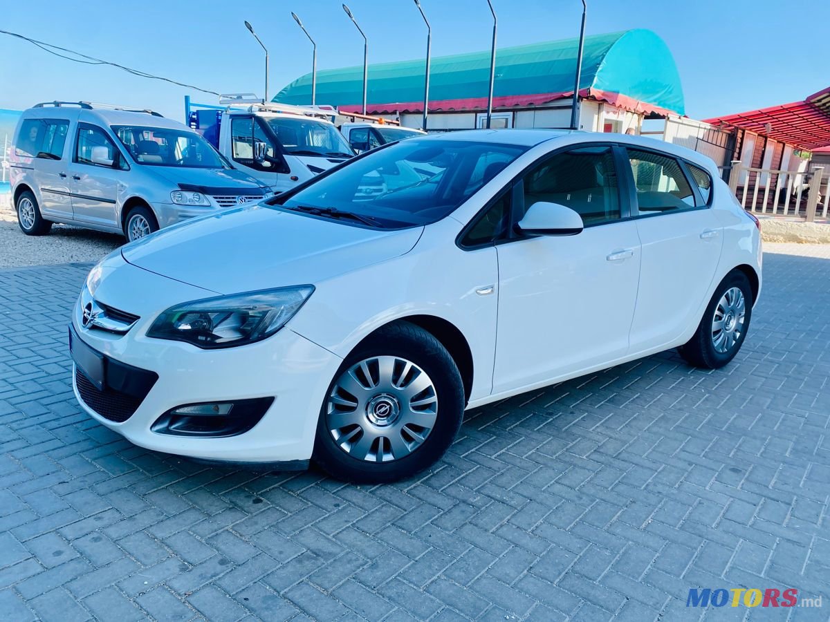 2014' Opel Astra photo #3