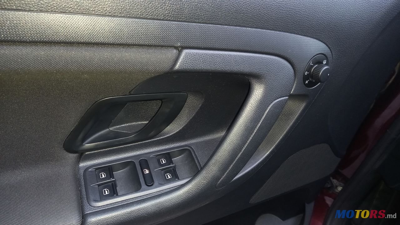 2012' Skoda Fabia photo #2