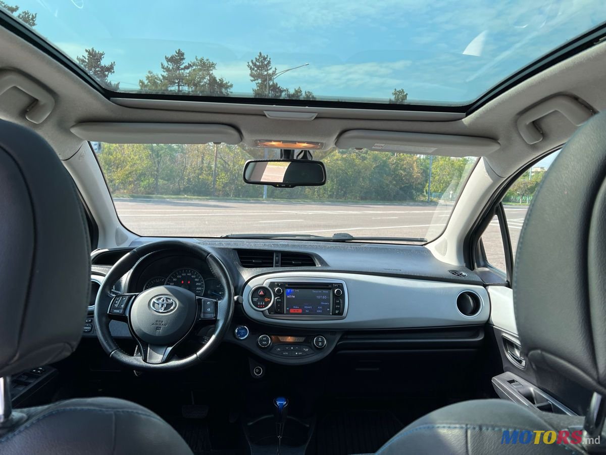 2012' Toyota Yaris photo #5