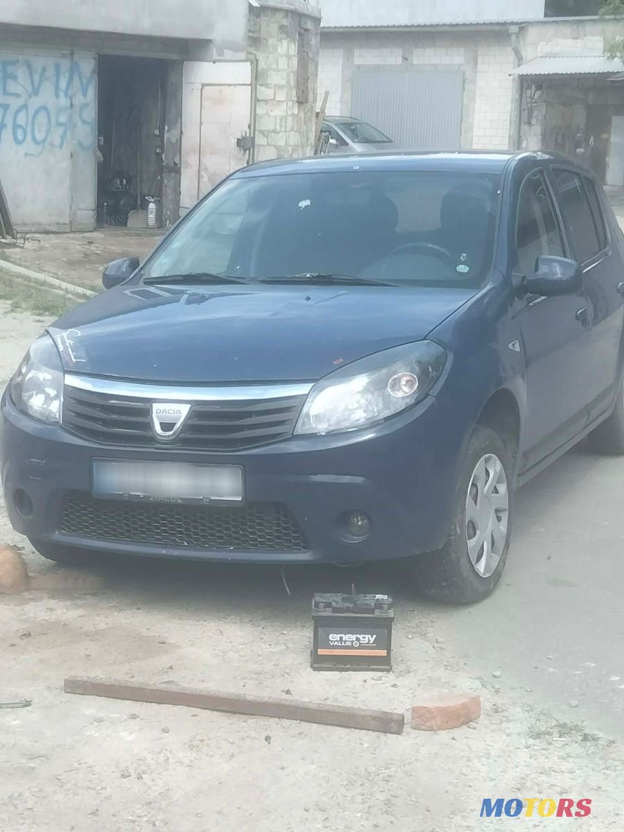 2009' Dacia Sandero photo #4