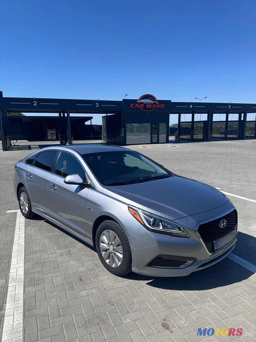 2016' Hyundai Sonata photo #2