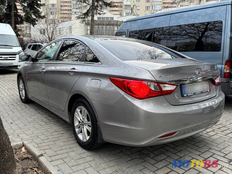 2011' Hyundai Sonata photo #2