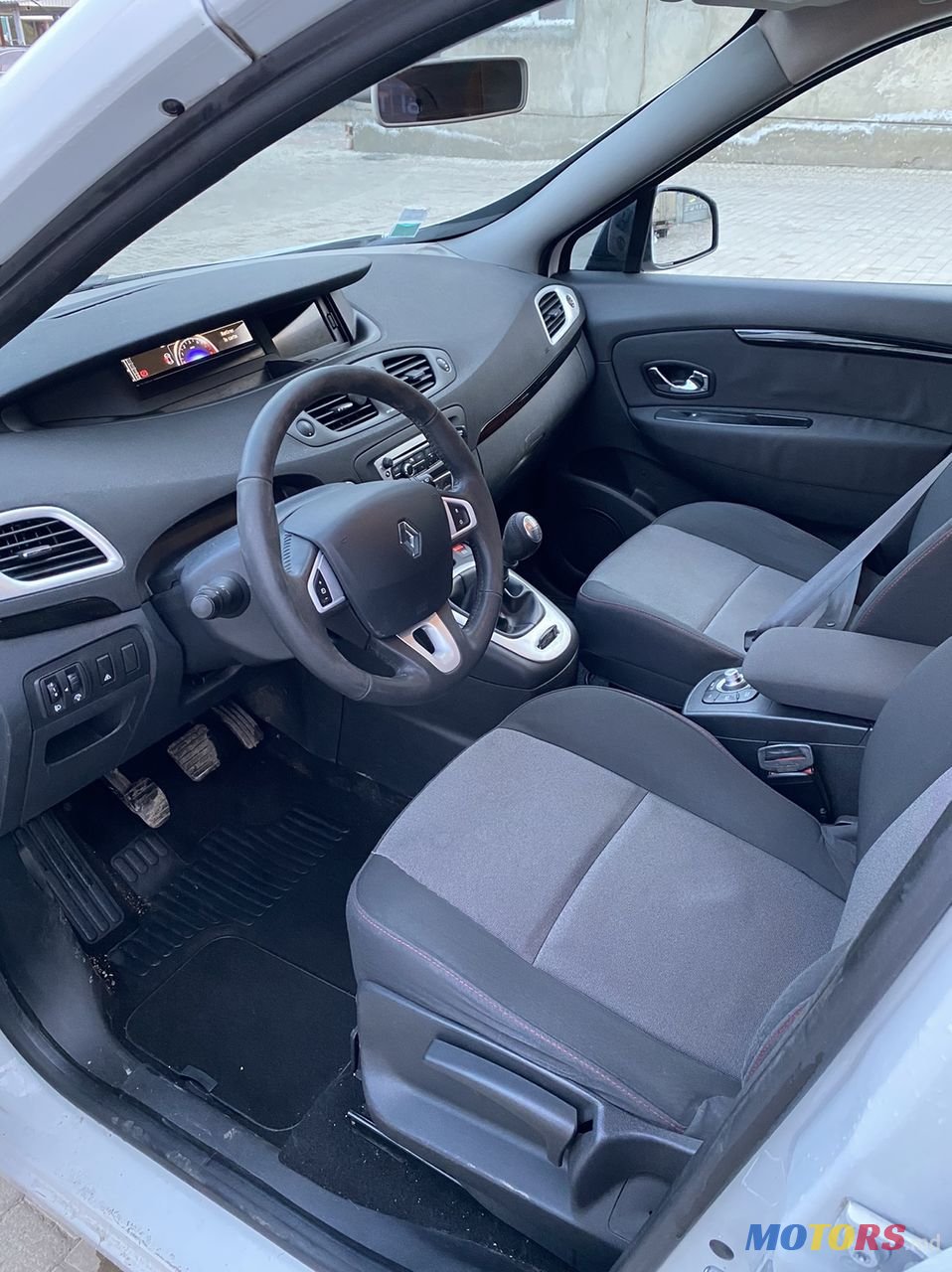 2012' Renault Scenic photo #6