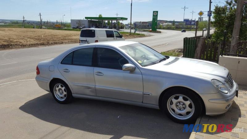 2004' Mercedes-Benz E-Class photo #3