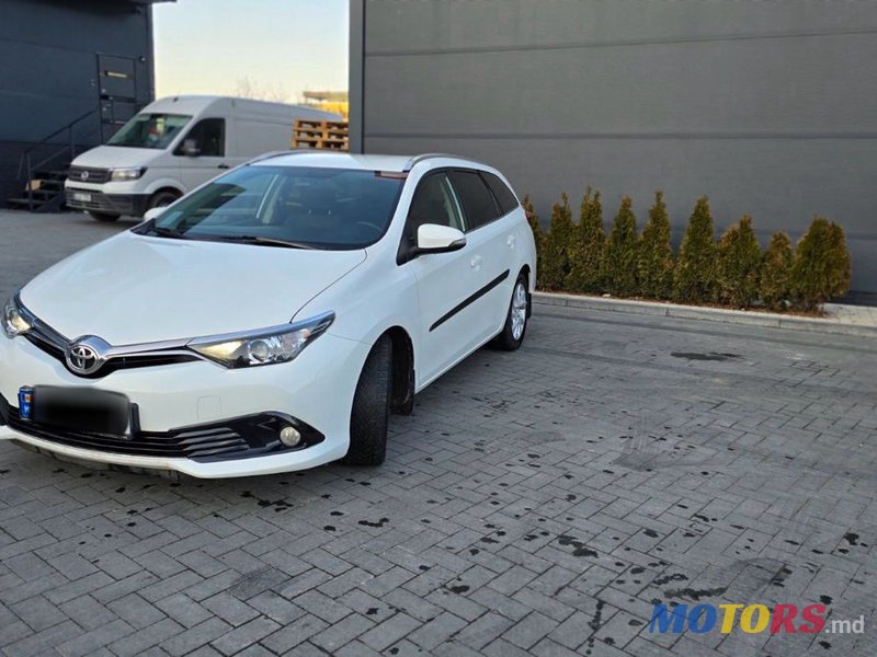 2016' Toyota Auris photo #1