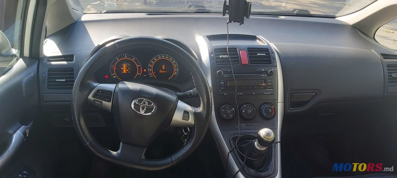 2011' Toyota Auris photo #6