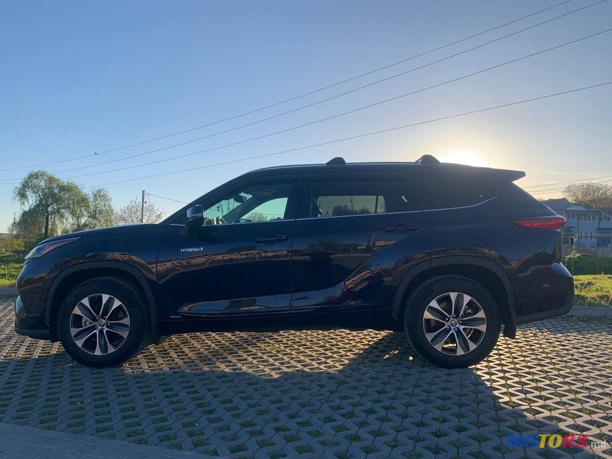 2020' Toyota Highlander photo #4