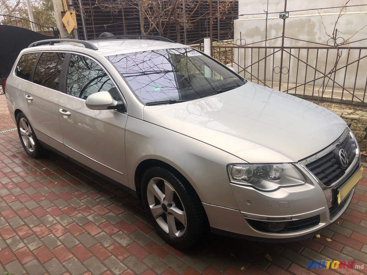 2009' Volkswagen Passat photo #3