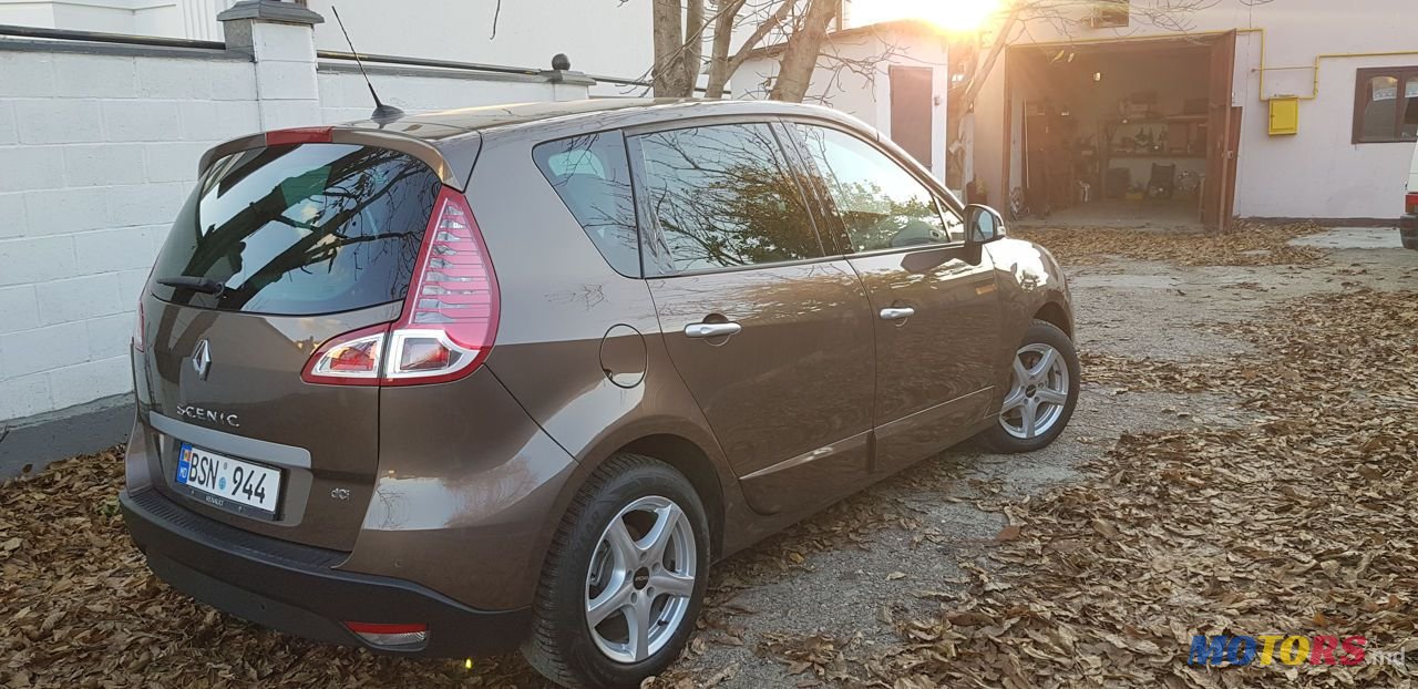 2011' Renault Scenic photo #5
