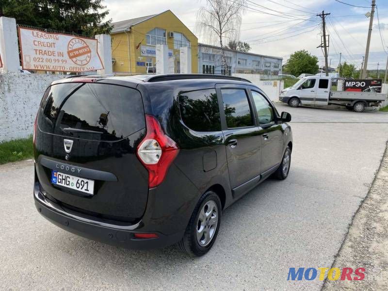 2013' Dacia Lodgy photo #3