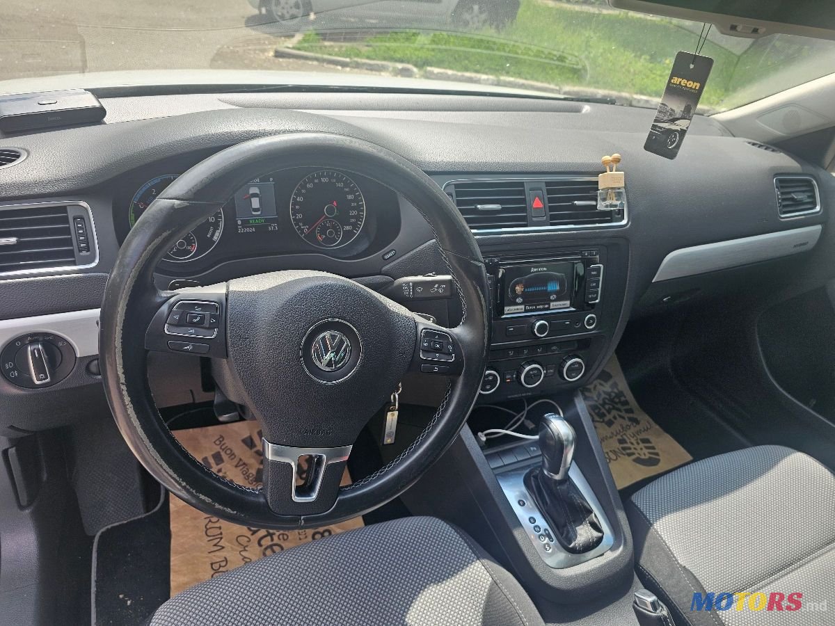 2013' Volkswagen Jetta photo #5