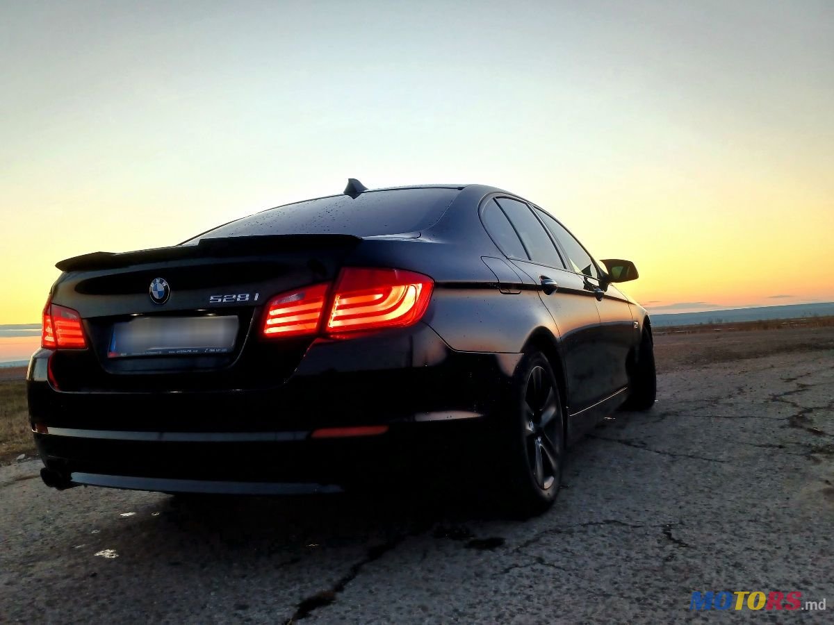 2012' BMW 5 Series photo #5