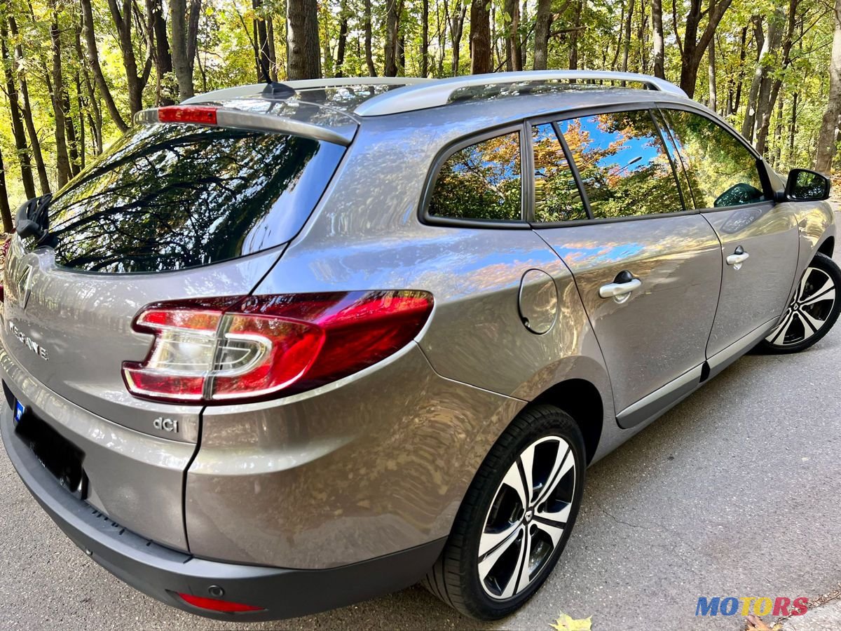 2011' Renault Megane photo #4