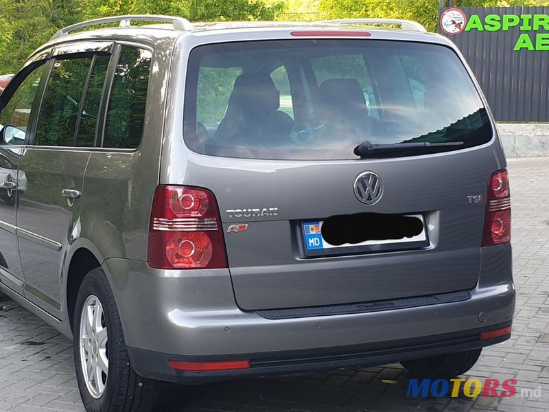 2007' Volkswagen Touran photo #4