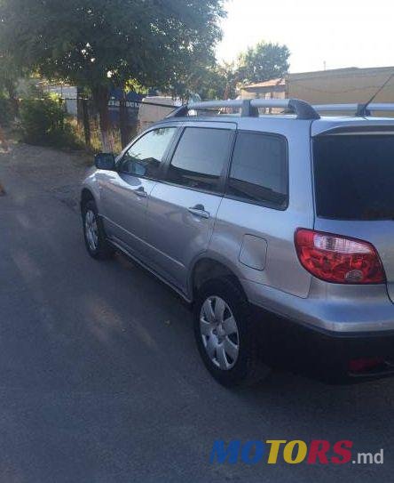 2005' Mitsubishi Outlander photo #1