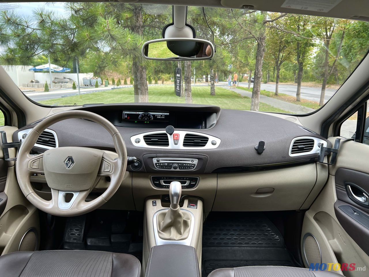 2010' Renault Grand Scenic photo #4