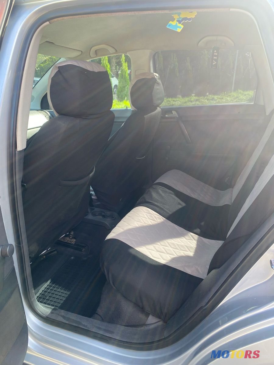 2005' Volkswagen Polo photo #4