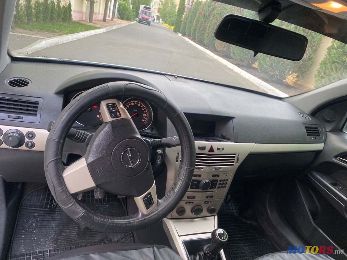 2008' Opel Astra photo #6