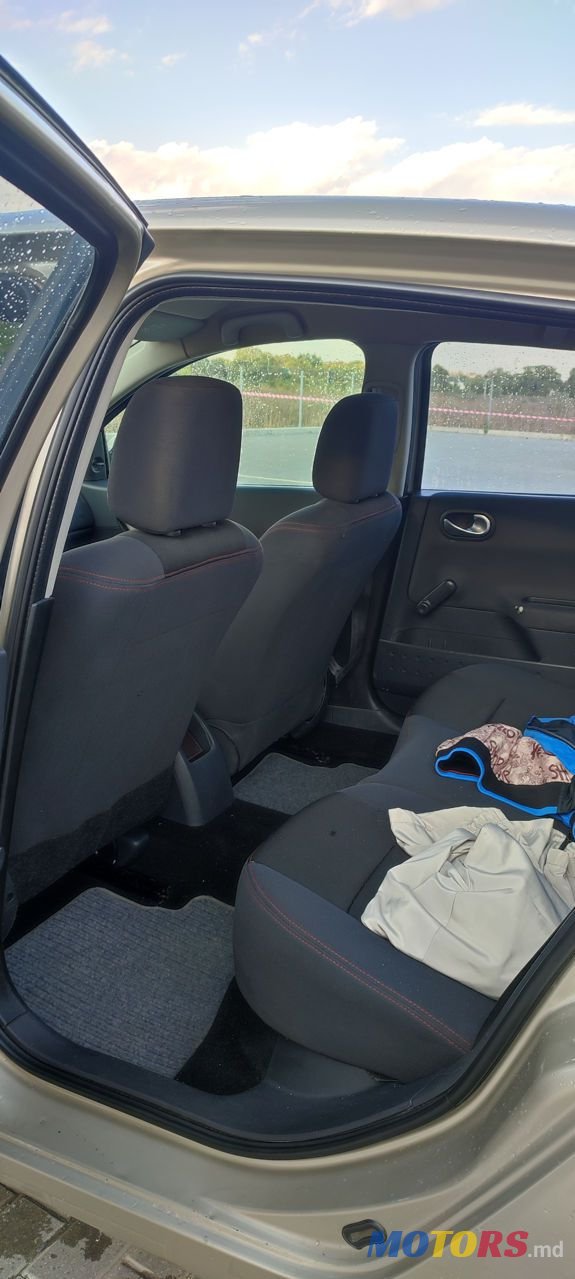 2008' Renault Megane photo #5