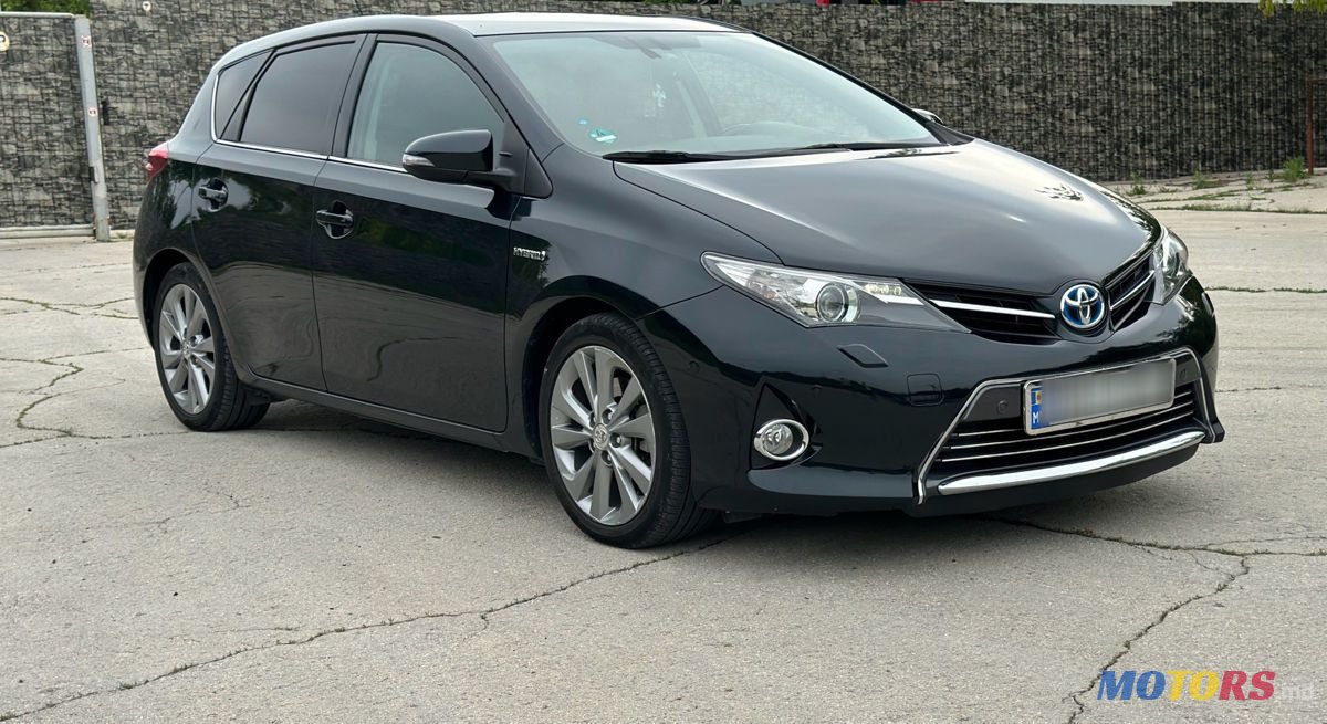 2013' Toyota Auris photo #3