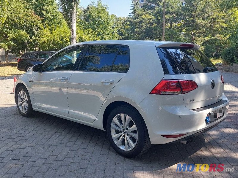 2016' Volkswagen Golf photo #3