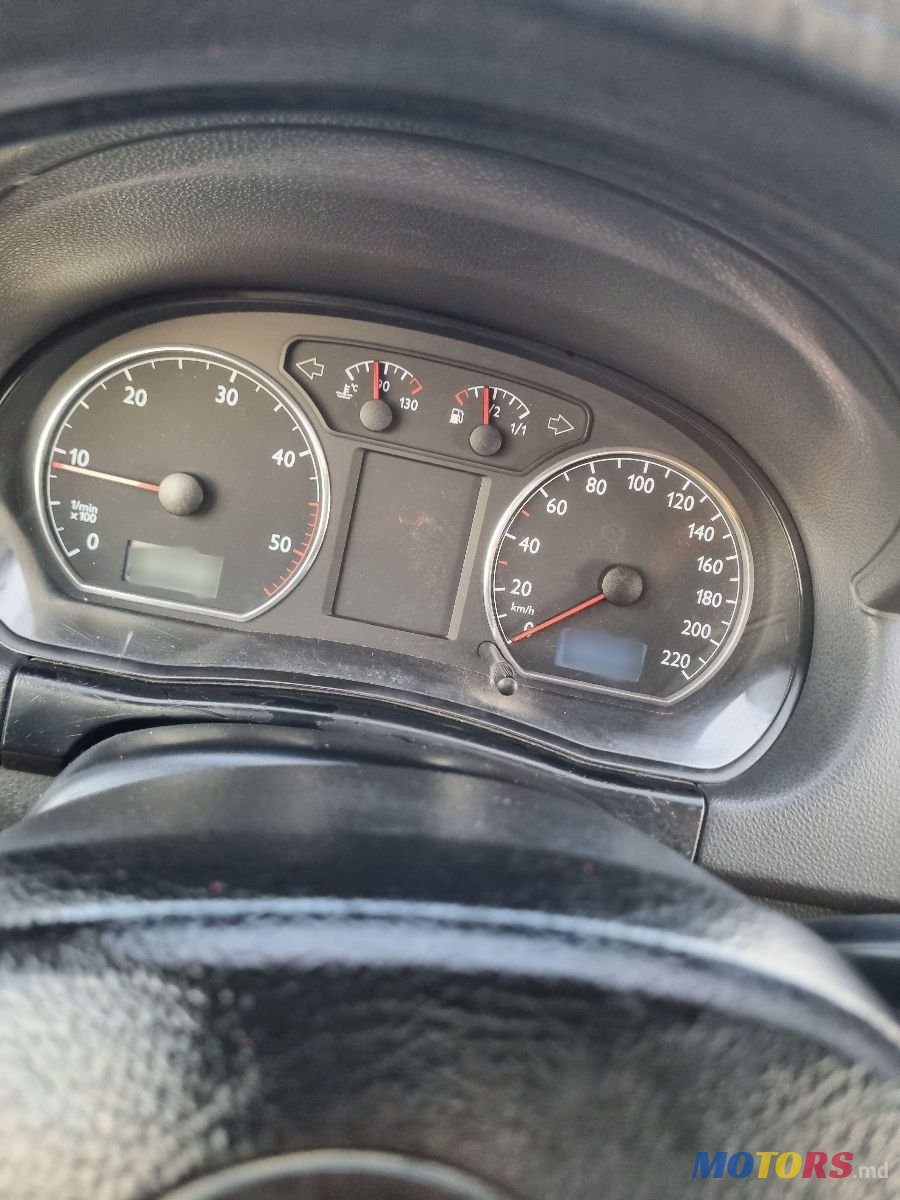 2002' Volkswagen Polo photo #2