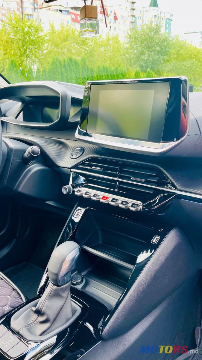 2023' Peugeot 2008 photo #6