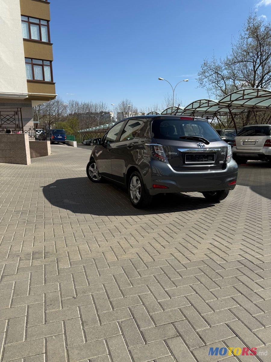 2014' Toyota Yaris photo #3