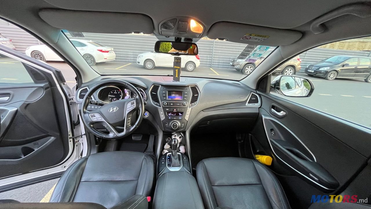 2017' Hyundai Santa Fe photo #5