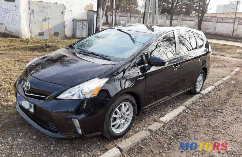 2012' Toyota Prius v photo #1