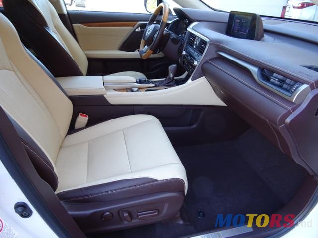 2017' Lexus RX photo #7