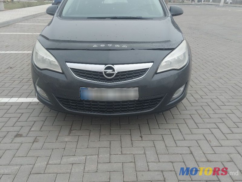 2011' Opel Astra photo #1