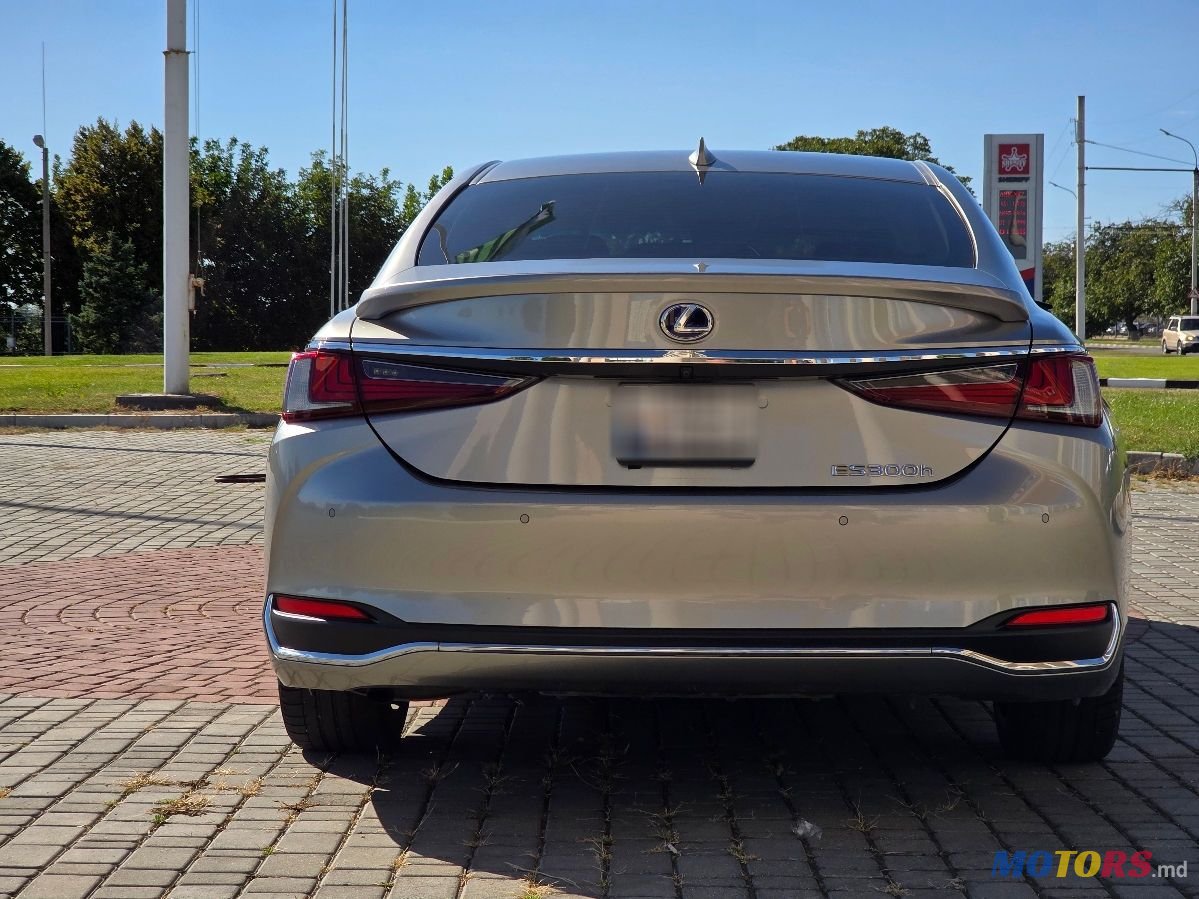 2019' Lexus Es Series photo #3